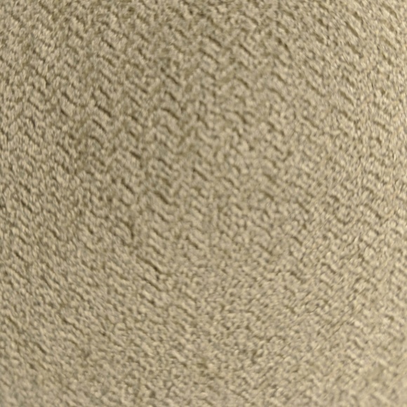 Meet your Posher, Laura - Picture 1 of 1